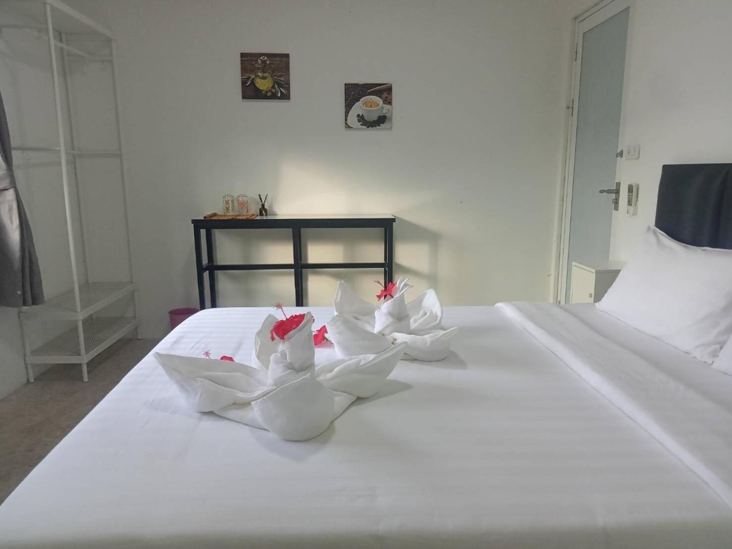 Baan Talay Hostel Koh Mak Esterno foto